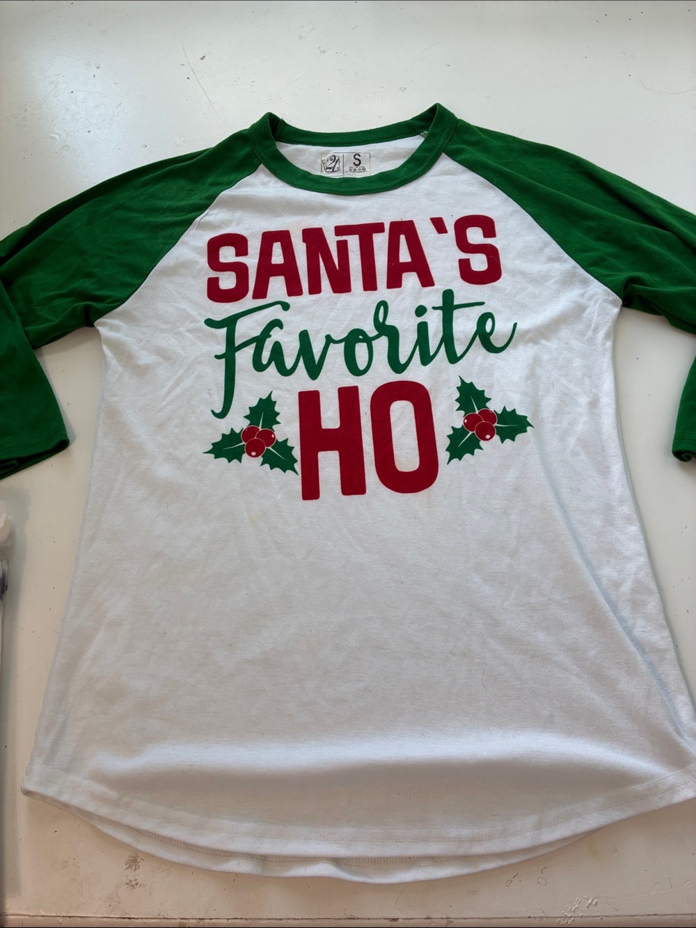 21 Small 3/4 Sleeve Santa’s Favorite Ho Graphic Baseball Style T Shirt